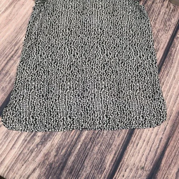 Ann Taylor LOFT Women's Short Cap Sleeve Black & White Print Top Size XS - Picture 9 of 10